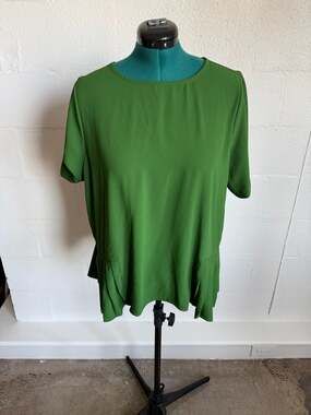 ELOQUII Green Short Sleeve Pleated Hem Blouse Top